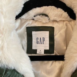 COPY - Olive green, fur lined bomber jacket GAP sz SM